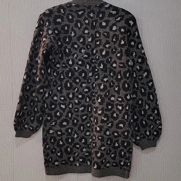 Abercrombie & Fitch Black & Gray Leopard Print Puff Balloon Sleeve Long Cardigan - Picture 2 of 6